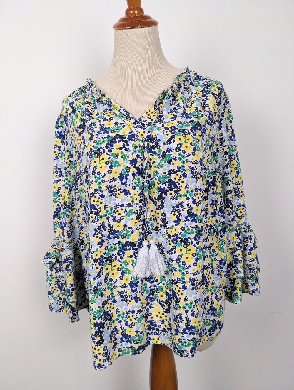 Crown & Ivy Size Large Blouse Tassle Floral